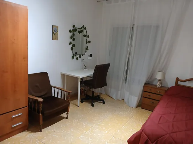 PISO DE ESTUDIANTES EN EL CENTRO — 8