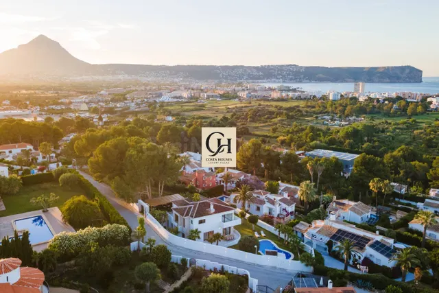 VILLA NADALETA · LUZ, MAR Y CALMA MEDITERRANEA EN JAVEA