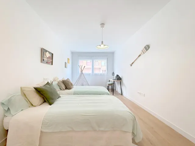 SE VENDE AMPLIO PISO DE DOS DORMITORIOS CON REFORMA A ESTRENAR EN ARRABAL - ZARAGOZA — 26