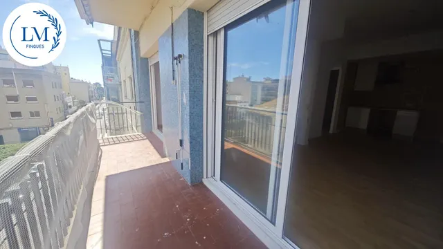 ¡Luminoso piso con gran balcón en pleno centro de Vilanova i la Geltrú! — 21