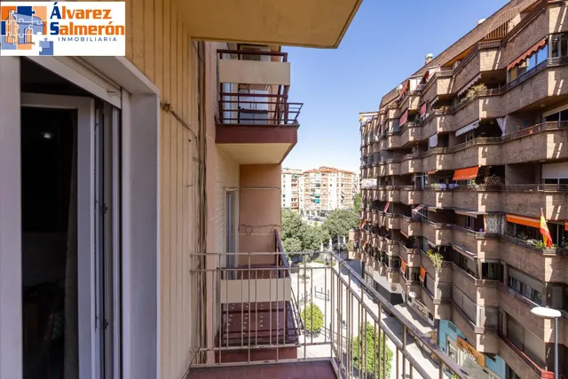 Piso para reformar junto a Plaza Einstein – 3 dormitorios y vistas despejadas — 27