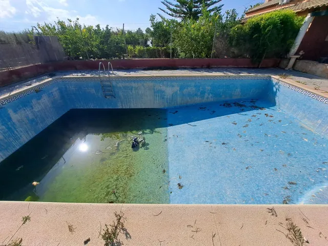FINCA RURAL CON 4 VIVIENDAS Y NAVE — 28