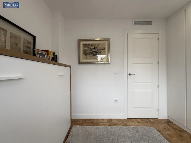 Inmobiliaria Arbeteta vende piso de cuatro dormitorios en zona Constitución — 24