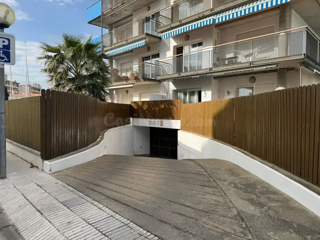 Plaza de parking en Santa Margarita – Cerrado, vigilado y co - foto 2