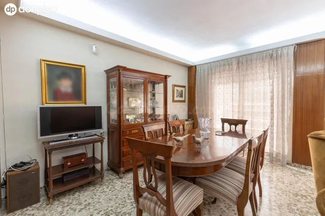 Amplia vivienda en pleno centro de Granada — 3