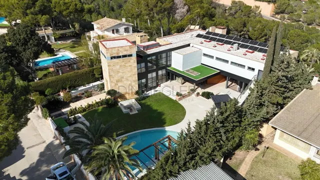 ESPECTACULAR VILLA EN CAMPOAMOR DE 847 M2 DE CASA Y 1500 M2 
