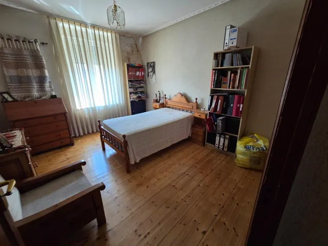 SE VENDE CASA EN VALENCIA DE DON JUAN, 2 PLANTAS, 5 HAB., 2 COCINA, BAÑO, ASEO, PATIO, COCHERA. — 23