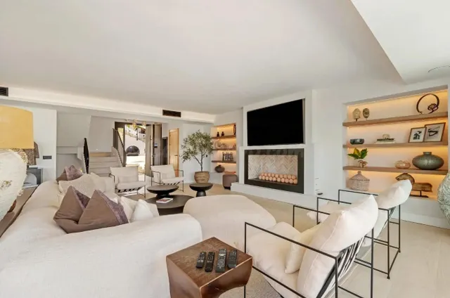 MAGNIFICENT MANSION WITH PANORAMIC SEA AND MOUNTAIN VIEWS IN - foto 5