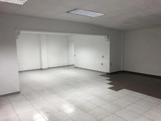 AMPLIO LOCAL EN ALQUILER — 4