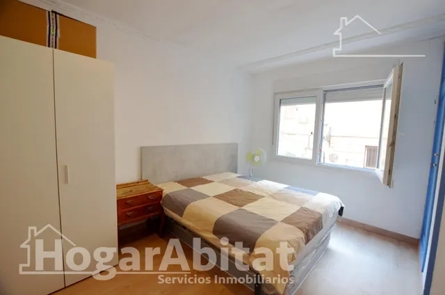 ¡Alicante centro! amplio, bonito y esquinero con balcón — 17