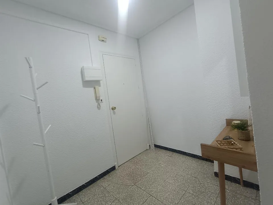 SE ALQUILA PISO ZONA RAVAL