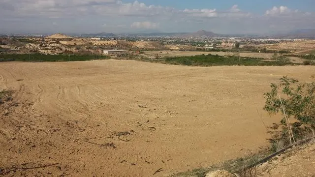 TERRENO RUSTICO EN ORIHUELA  TOTALMENTE VALLADO CON NAVE — 6