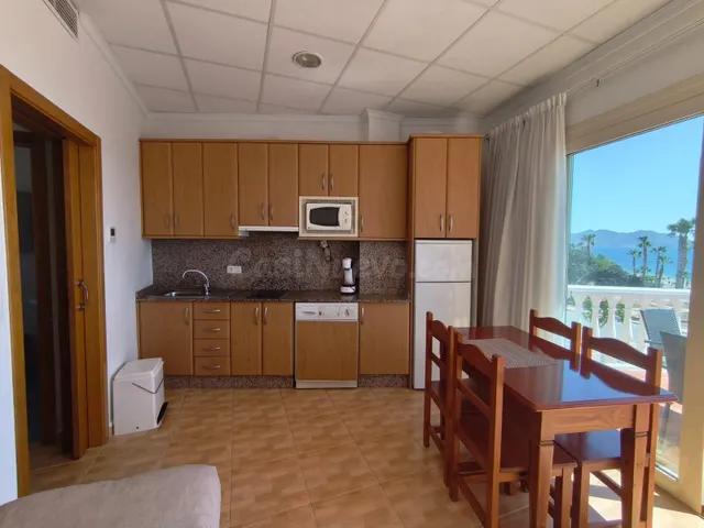 ALQUILER APARTAMENTOS PRIMERA LINEA DEL MAR - foto 2