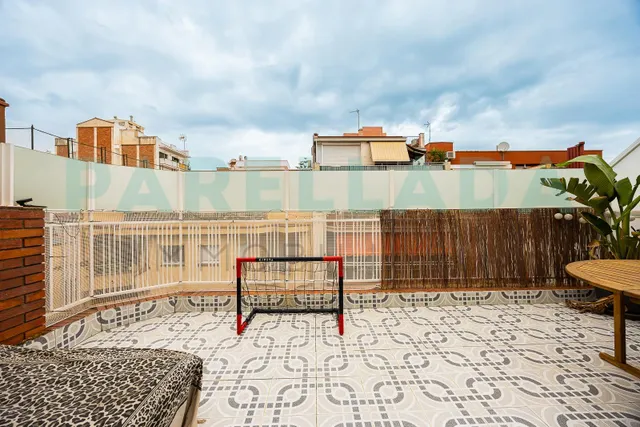 Ático exclusivo con dos terrazas y vistas al mar en el centro de Badalona — 41