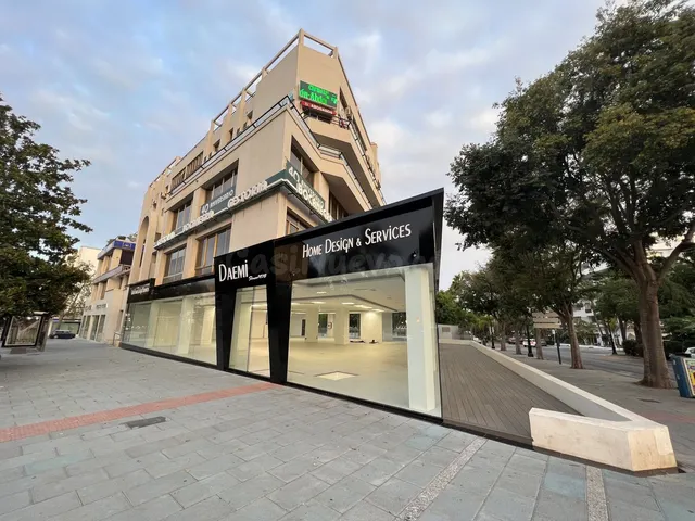 Local comercial 950m² en venta - Marbella - foto 2