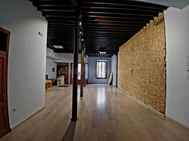 MAGNIFICO LOCAL EN VENTA, EDIFICIO EMBLEMATICO EN PLENO CORA - foto 3