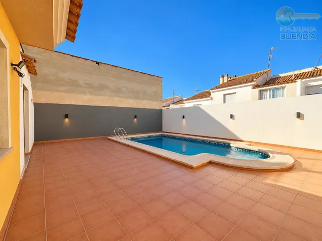 CHALET CON PISCINA EN EL PARETON — 21