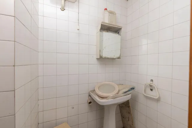 ⭐ LOCAL EN ESQUINA EN GRANADA CAPITAL – CREA TU PROPIO PROYECTO DESDE CERO — 10