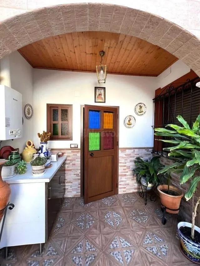 Casa en planta baja con piscina y gran cochera en Guillena ( - foto 2