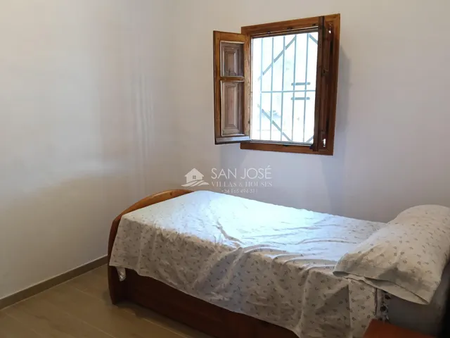 SE VENDE CHALET EN BUEN ESTADO EN MONFORTE DEL CID EN LA ZONA DEL FONT DEL LLOP — 42