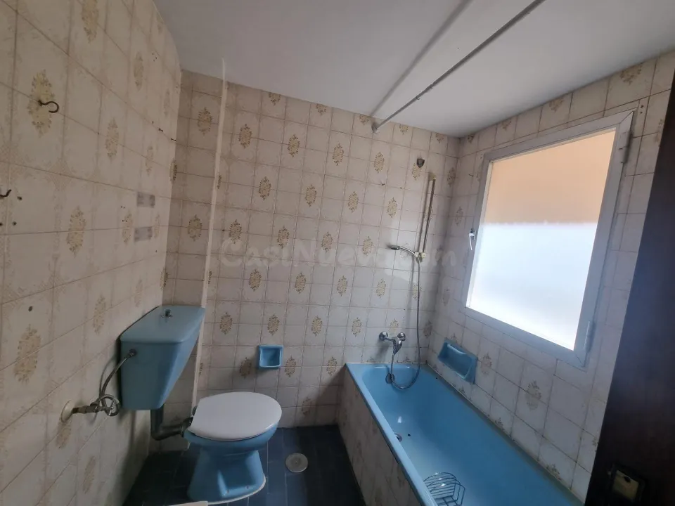 ** SE ALQUILA PISO SIN AMOBLAR EN UBICACIÓN INMEJORABLE **