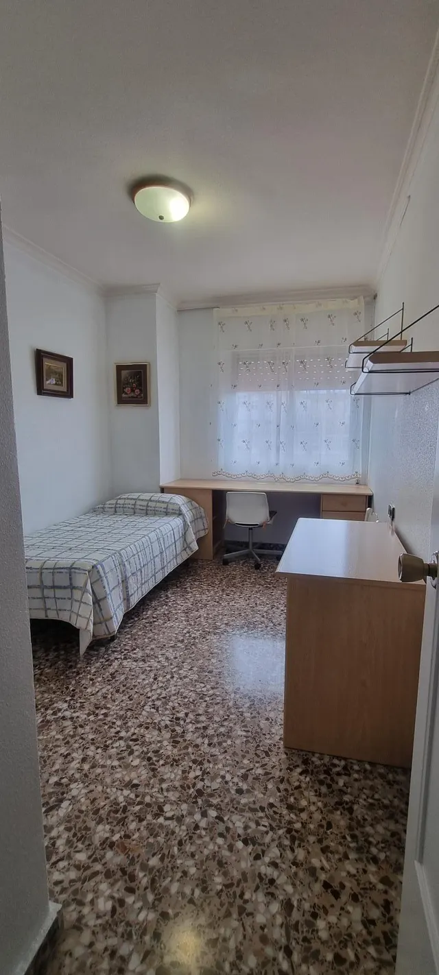 Piso de 4 dormitorios en pleno Paseo Alfonso XIII amueblado — 21