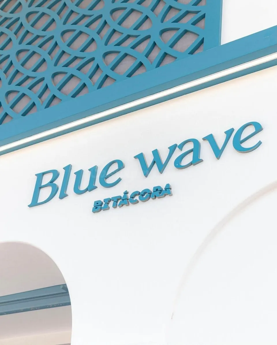 BLUEWAVE UNA OPORTUNIDAD PARA CONTINUAR UN NEGOCIO CON IDENTIDAD PROPIA