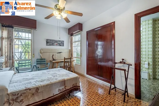 Gran casa con parcela y piscina en Cájar — 14