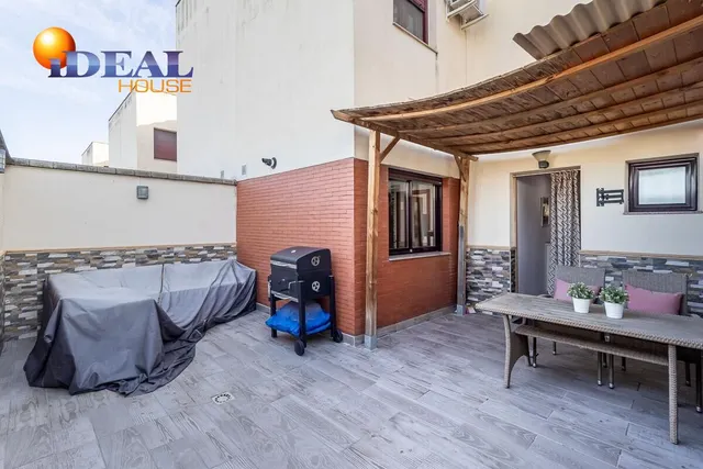 Amplia casa de 182 m2 con patio, gran sótano y a menos de 5 minutos del metro — 11