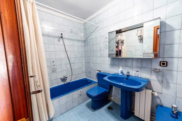 Piso espacioso con terraza y balcón en urbanización privada — 14