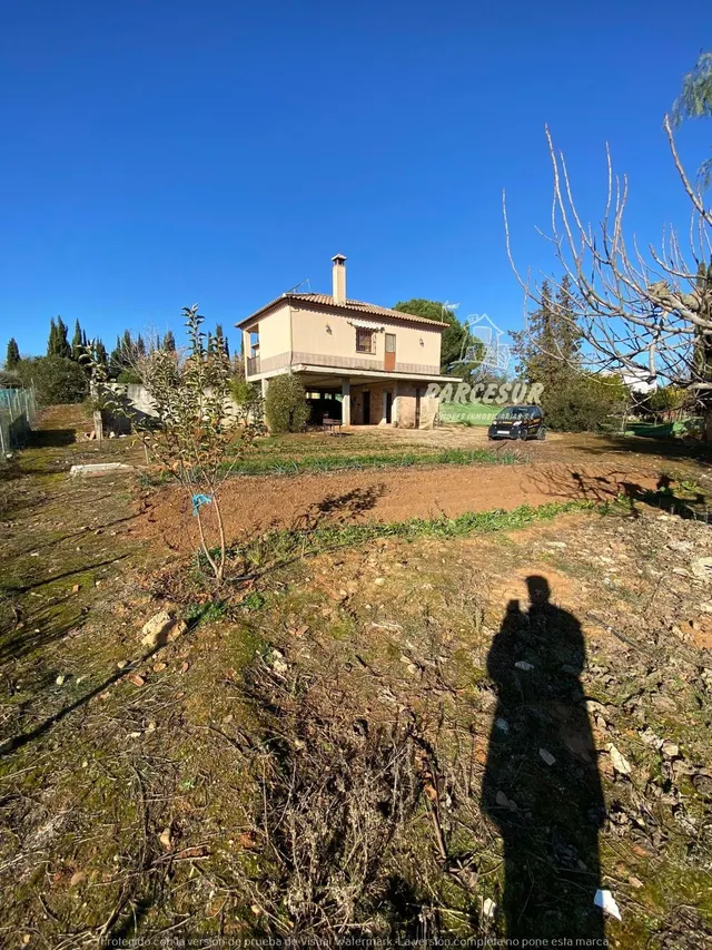 POSADAS- Parcela de terreno de 3.000m con casa en 2 plantas. — 24