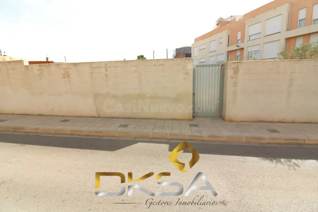 Terreno urbano con 548m2 listo para construir en Calle Madri - foto 3