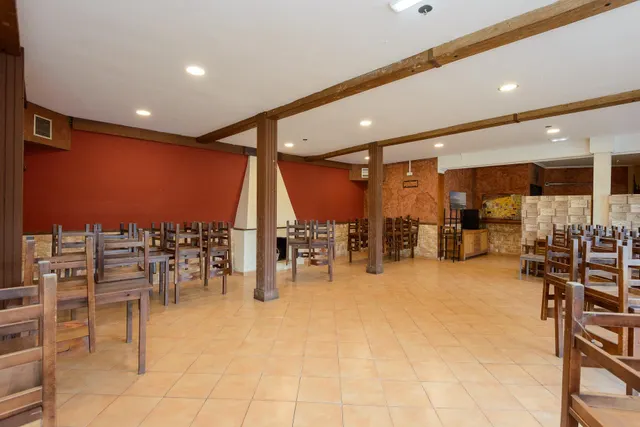 Casa tradicional con tres viviendas y antiguo local hostelero en arroes, Villaviciosa — 5