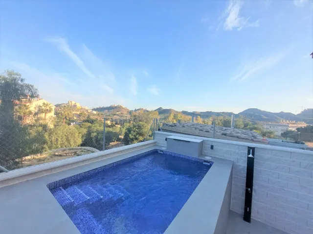 Apartamento en planta baja con piscina privada en Los Collad