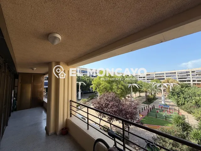 Fantástico apartamento de tres dormitorios a tan solo 300m de las playas de Guardamar del Segura, Alicante — 6