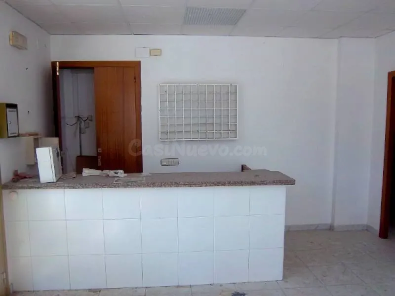 2 Locales Comerciales Esquinero en el Centro de Salou - Oportunidad Única