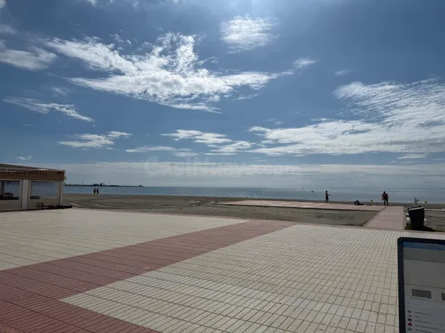ÁTICO CON TERRAZAS DE 85M Y PISCINA PRIVADA !! VIVE DIFERENT - foto 5