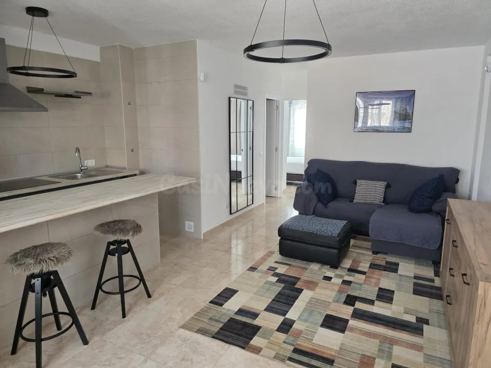 Apartamento a 100 m. playa reformado y amueblado
