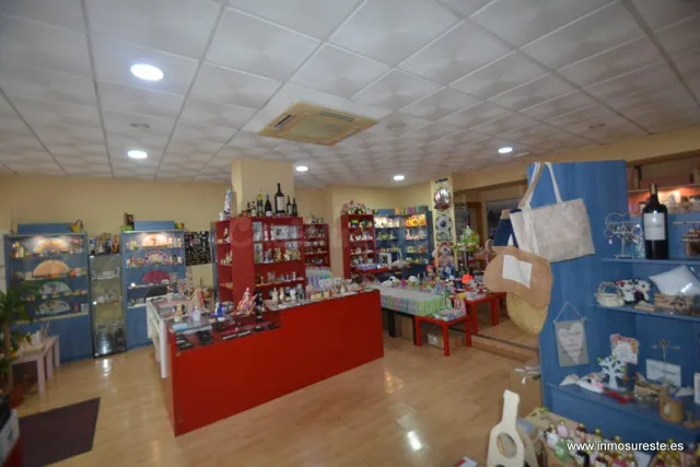 Local comercial a la venta en Orihuela, cerca del Parque Sev - foto 5