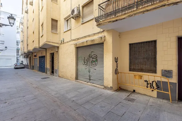 Estos dos grandes locales en pleno centro de Granada ofrecen una oportunidad única para tu negocio. — 15
