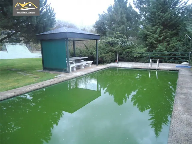 SE VENDE AMPLIO CHALET CON 3.000M DE PARCELA Y PISCINA A 10M - foto 3