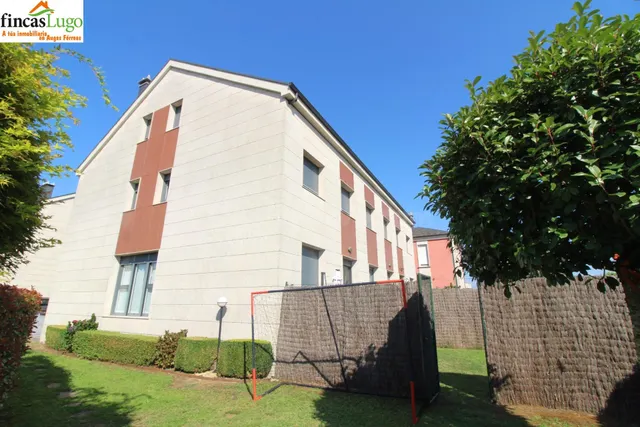 CHALET PAREADO CON JARDÍN PRIVADO Y PISCINA COMUNITARIA AL L - foto 4