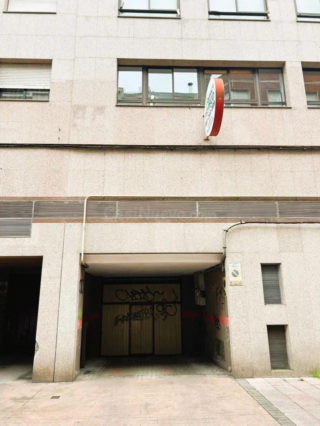 Oportunidad de Inversión: Garaje en el Corazón de Ponferrada - foto 2