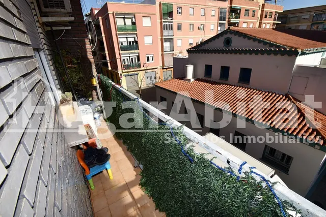 REFORMADO Y AMPLIO CON BALCÓN — 14