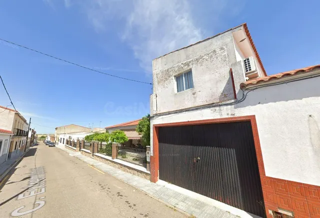 Se vende residencial OKUPA en Calle Extremadura 25 de Roca d - foto 2