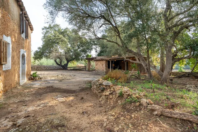 Finca rústica con 3 dormitorios, piscina y múltiples posibilidades en Inca. — 7