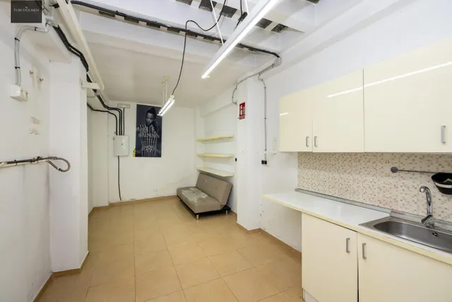Local Comercial en el Corazón de Granada - Oportunidad Única — 21