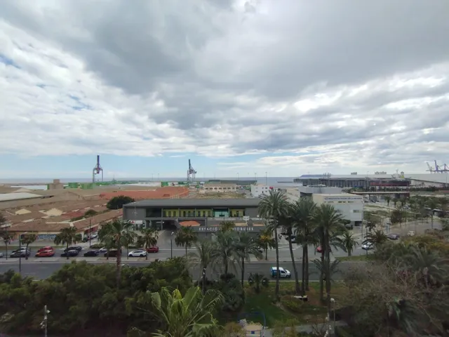 PISO EN EL CENTRO DE ALICANTE FRENTE PUERTO CON VISTAS AL MAR — 7