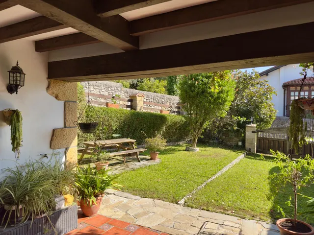 CASA CON JARDIN EN LIANDRES — 33