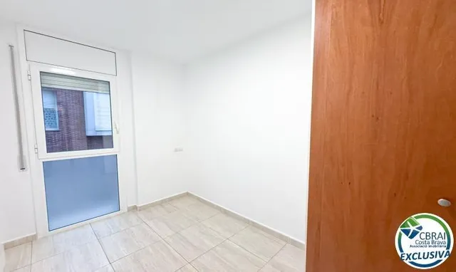 Piso de 2 dormitorios con ascensor en Figueres — 21